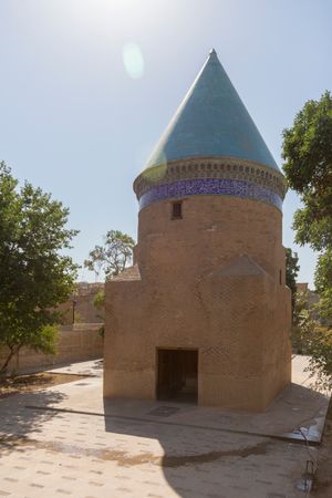 함달라 무스타피 묘 (14세기 건립)