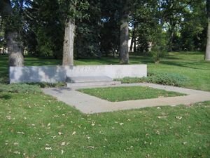 미네소타주 미니애폴리스에 있는 레이크우드 묘지에 있는 휴버트 험프리와 뮤리엘 험프리의 묘지