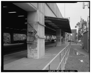 예르바 부에나 섬의 사용하지 않는 승객 시설(동쪽으로 이동하는 승객용)