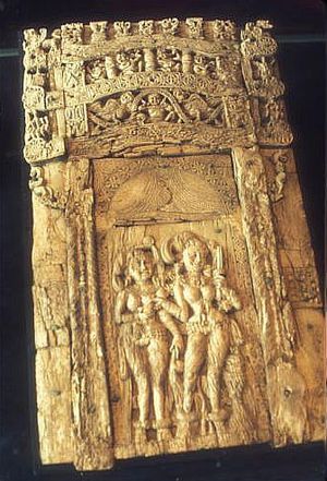 카피사 왕국의 상아 조각상, 쿠샨 제국의 수도 중 하나 (서기 1~2세기).