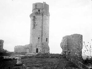 일드프랑스 남쪽, 페이드프랑스와 오를레아네 사이에 위치한, 프랑스 왕실 영토의 요충지이자, 7세기 초 카페 가문과 티보 가문간 투쟁의 발화점이 된 유명한 장소인 몽레리 탑.