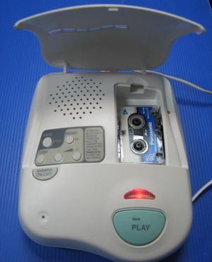 메시지 녹음에 마이크로카세트를 사용하는 응답기