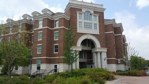 2014년에 개장한 5개의 레지덴셜 커먼스 중 하나인 암스트롱 커먼스