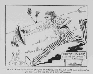 미국을 의인화한 엉클 샘이 에밀리오 아기날도를 나타내는 벌을 쫓고 있다.