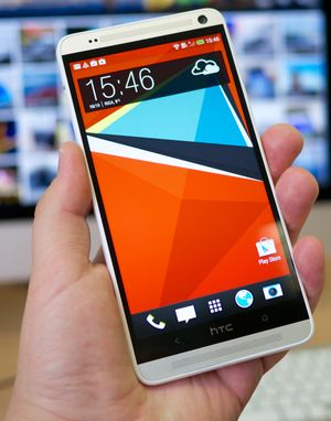 2013년에 출시된 패블릿인 HTC One Max