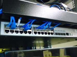 랙 마운트 24포트 3Com 스위치