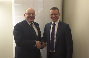 니코스 시다키스와 오르포 (2016년 2월)