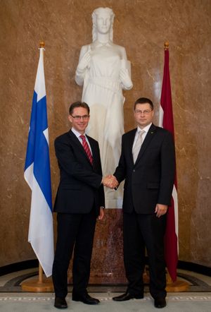 카타이넨과 라트비아 총리 발디스 돔브로브스키스 (2011년 9월 16일)