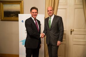 카타이넨과 스웨덴 총리 프레드리크 레인펠트 (2012년 10월 29일)