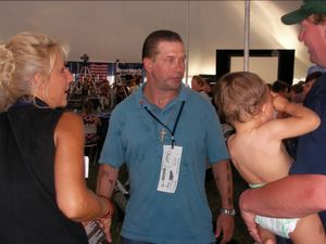 2007년 브라운백 지지를 위해 아이오와 여론조사에 참석한 볼드윈