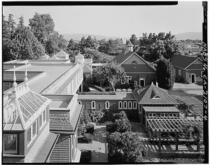 윈체스터 미스터리 하우스는 킹이 로즈 레드를 집필하는 데 영감을 주었다.