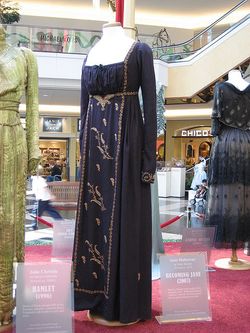 앤 해서웨이가 영화에서 입었던 의상