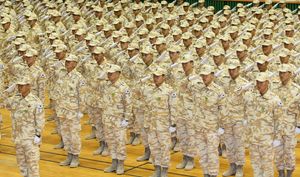 경례를 하고 있는 이라크 다이만 부대 장병들의 사진이다.