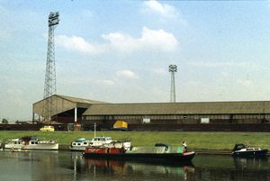 1978년 트렌트 강에서 본 시티 그라운드, 이스트 스탠드(왼쪽)와 트렌트 엔드(오른쪽)