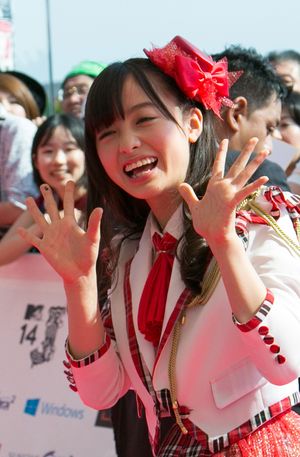 하시모토 칸나 (2014년 촬영), 당시 Rev. from DVL의 멤버였으며, 후쿠오카에서 지역 아이돌로 활동했다.