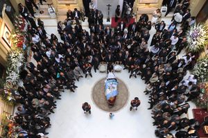 국장을 위해 대통령 관저의 "라틴 아메리카 200년 역사 속 영웅들의 방"에 안치된 키르치네르의 관.