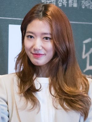 2016년 《동주》 시사회에 참석한 박신혜