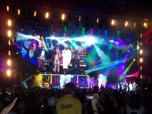 블랙 아이드 피스가 DJ 데이비드 게타와 함께 2011년 런던 와이어리스 페스티벌에서 헤드라인을 장식했다