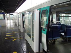 샤티용-몽루주역의 스크린도어