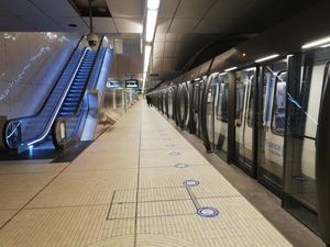 포르트 드 클리시역 승강장