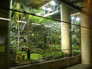 파리 리옹역 구내의 정원.