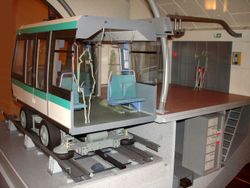 「MPxx」계 차량의 단면 모형