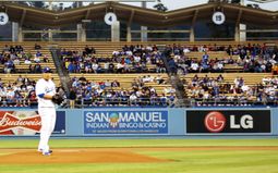 류현진이 2013년 4월 다저 스타디움에서 투구하는 모습