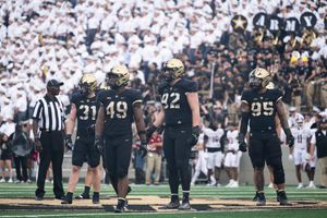 2023년 미치 스타디움에서 열린 경기 중 육군 풋볼 선수들