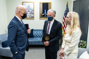 대통령 조 바이든과 파월, 레일 브레이너드 (2021년 11월)