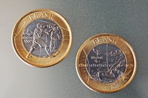 2016년 하계 올림픽과 패럴림픽 기념 주화, 리우데자네이루. 왼쪽은 올림픽 복싱, 오른쪽은 패럴림픽 수영을 상징한다.