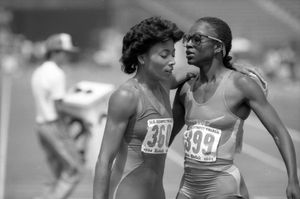 플로렌스 그리피스조이너(왼쪽)와 발레리 브리스코-훅스의 1984년 올림픽 선발전 모습.