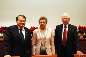 2008년 하랄트 추어 하우젠이 인간 유두종 바이러스 감염 (HPV) 발견으로, 프랑수아즈 바레-시누시와 뤼크 몽타니에가 인간 면역 결핍 바이러스 (HIV) 발견으로 노벨상을 수상한 데 대해 스캔들과 논란이 발생했다.