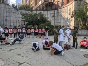 2021년 7월 27일, 뉴욕 유엔 앞에서 미얀마 "코로나19 휴전" 지지 시위가 있었다.