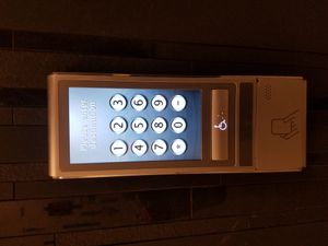 미국 보스턴 노스이스턴 대학교에 있는 오티스 컴파스플러스 목적지 제어 엘리베이터 층 선택 패널