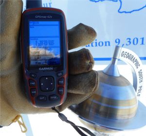 남위 90도, 남극점을 표시하는 Garmin GPS 수신기