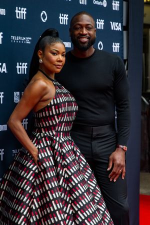 2024년 아내 가브리엘 유니온과 함께 있는 웨이드