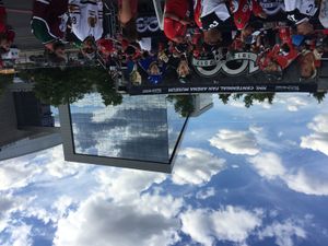 2017 NHL 드래프트가 경기장에서 열리는 동안 볼 수 있는 "아트리움" 추가 건물의 외부