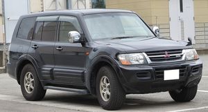 미쓰비시 파제로(전기형) 정측면