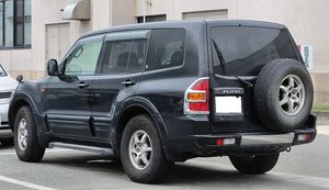 미쓰비시 파제로(전기형) 후측면