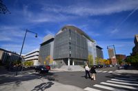 새 미디어 랩 확장 건물(E14). 기존 와이즈너 빌딩(E15)이 왼쪽에 보임.