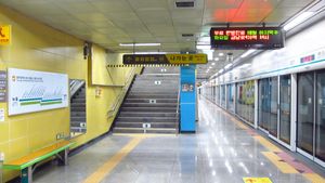 돌고개역 승강장