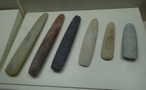 경북 울진에서 출토된 신석기 시대의 고품질 연마석 도끼