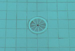 수영장의 배수구