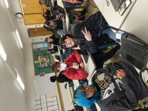 2023년경 덴버 토머스 제퍼슨 고등학교의 현대 교실