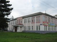 현재 사할린주 소유 비즈니스 빌딩 "사핀센터 별관"으로 이용되고 있는 구 도요하라 시청 청사 건물