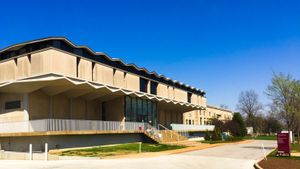 세인트루이스 워싱턴 대학교 샘 폭스 디자인 및 시각 예술 학교의 스타인버그 홀, 세인트루이스