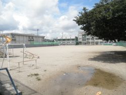 아난 시립 하노우라 초등학교 운동장 (2011년 8월)