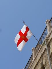 총대주교청의 깃발(문자 "ΤΦ" (타우 + 피)는 "taphos"(무덤)를 나타냄)