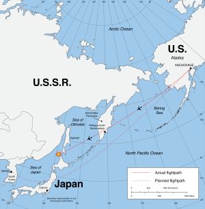 예정 항로(파선)와 실제 비행 항적(실선) 지도