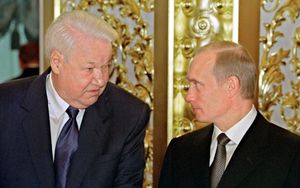 2001년 6월 12일, 전 대통령 보리스 옐친과 함께 있는 블라디미르 푸틴 대통령